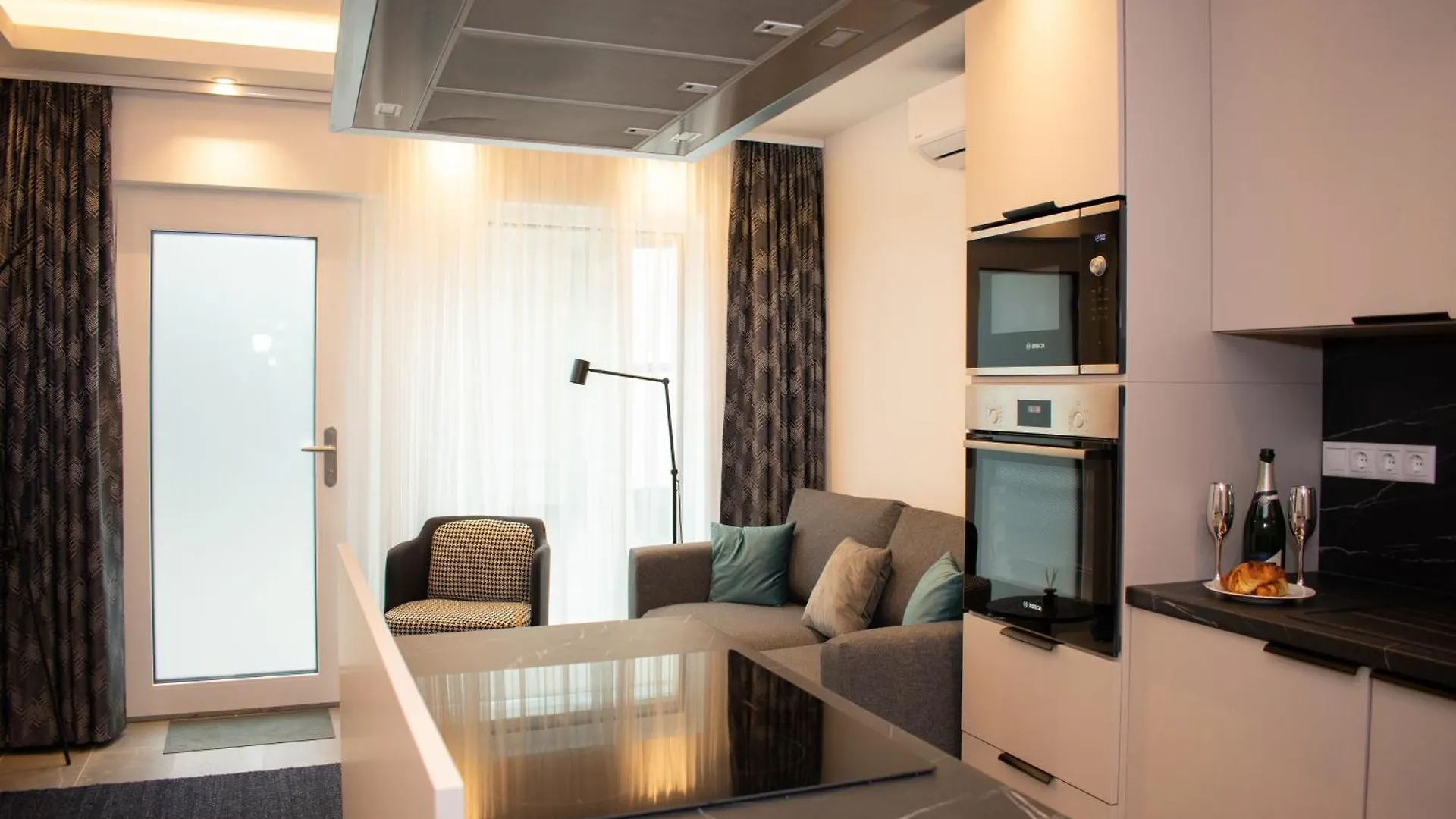 Luxury Cozy 2 Bdr Downtown Apt.4 Budapest 0*,